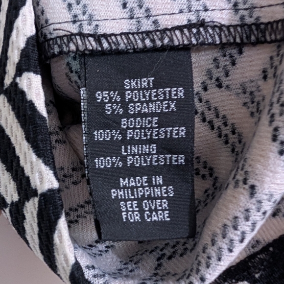 iZ Byer Black & Tan stripe dress with open half sleeves, pleated top, XL - Picture 7 of 8